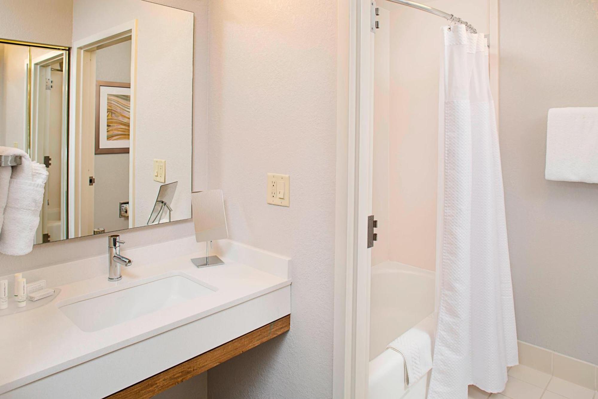 Courtyard By Marriott West Palm Beach Airport Buitenkant foto
